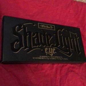Kat Von D Shade + Light Glimmer Eye Palette